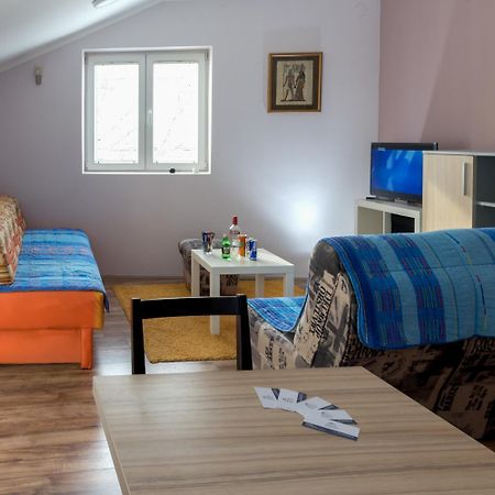 Athos Apartments Ni الغرفة الصورة