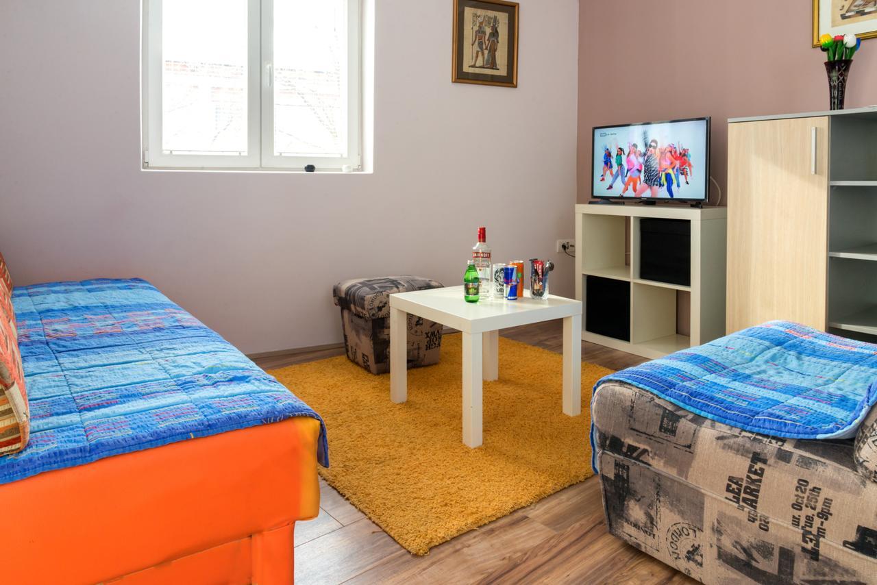 Athos Apartments Ni المظهر الخارجي الصورة